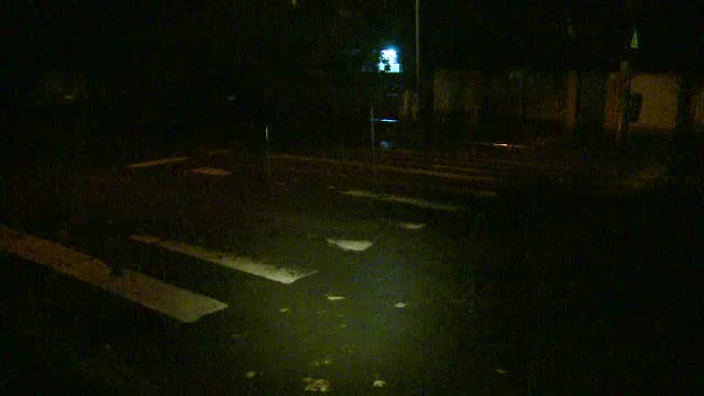 100 de strazi pe care Primaria le-a lasat in bezna. Pericolul inutil la care sunt supusi locuitorii unor zone din Capitala