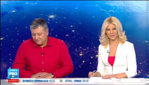 CLIPUL ZILEI: Primul pod suspendat, din sticla, din China a fost inaugurat. Structura se clatina usor la deplasarea turistilor. VIDEO