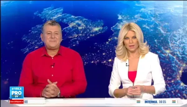 Peste 1.200 de tinere au defilat in costume populare, la Bistrita. Cum arata zadiile vechi chiar si de 200 de ani