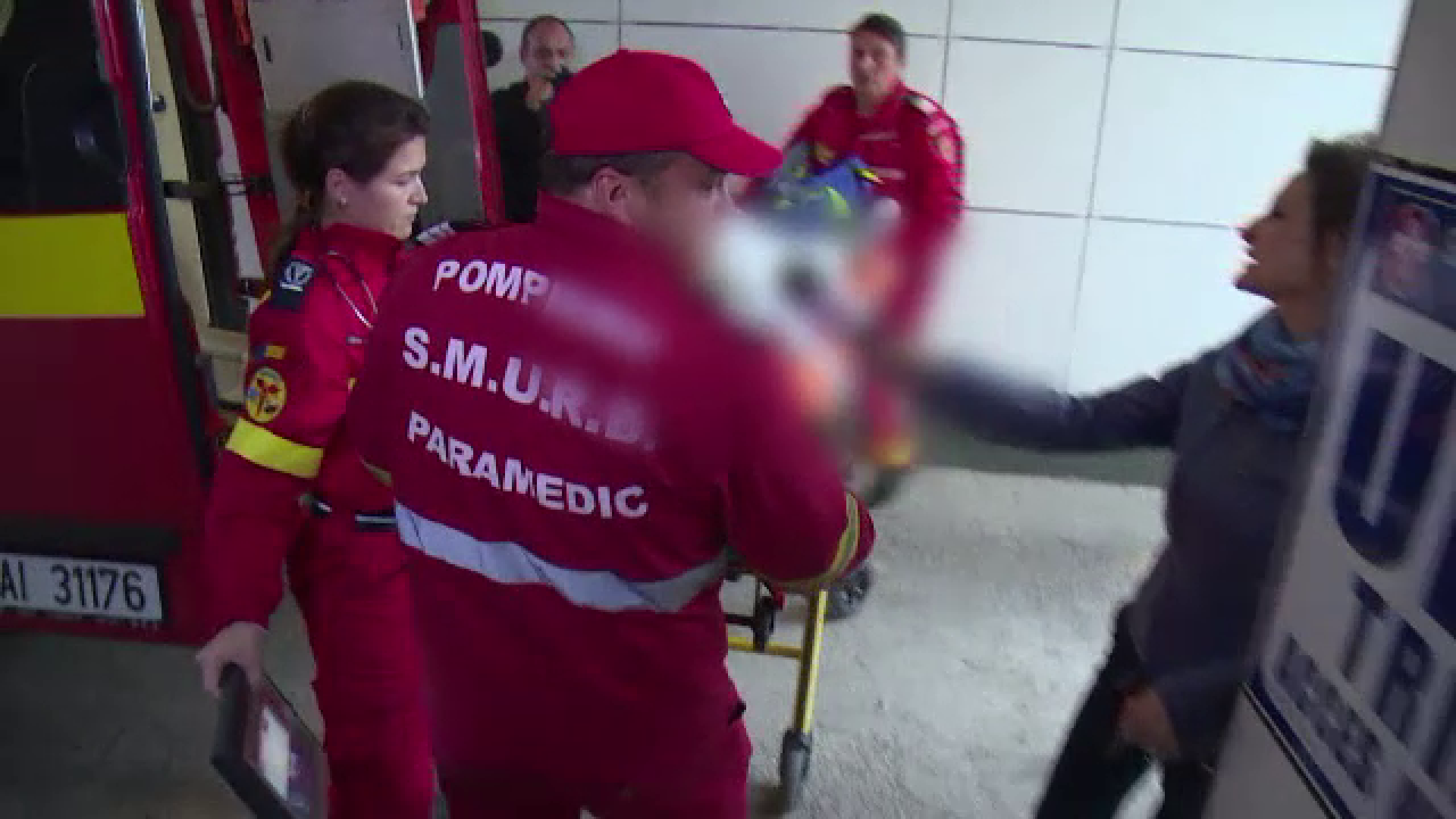 Cautari in Vaslui. Politistii sunt pe urmele barbatului care si-a ucis sotia si si-a injunghiat fiica de 16 ani