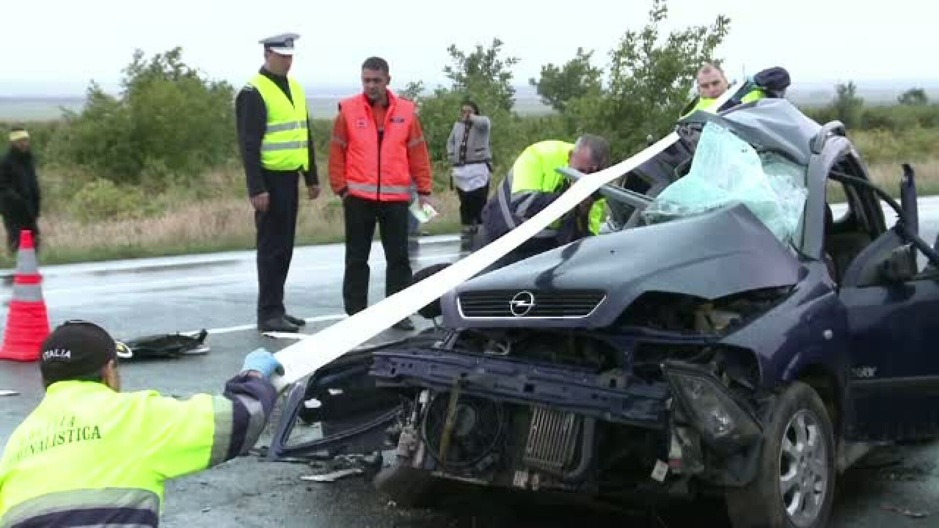 Patru persoane si-au pierdut viata intr-un grav accident, in judetul Vrancea. Manevra soferului le-a adus sfarsitul