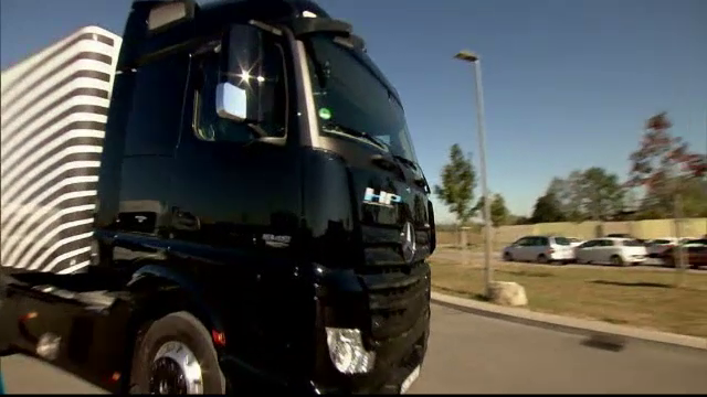 Camionul fara sofer a facut prima calatorie, pe o autostrada din Germania. Sistemul special cu care este dotat