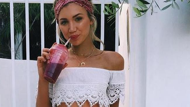 Fac mai multi bani daca postez un selfie decat in patru zile de munca. Cat castiga aceasta tanara din Instagram