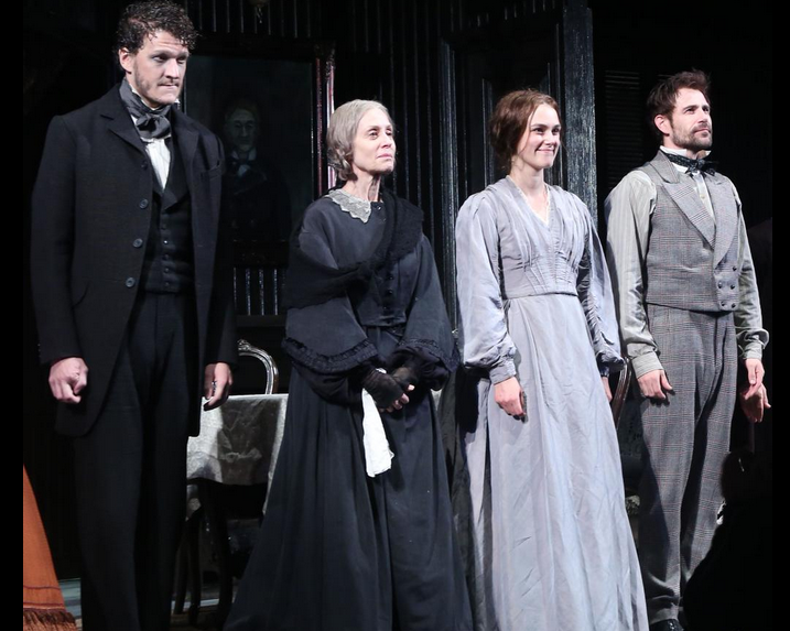 Keira Knightley a debutat pe Broadway. Spectacolul a fost intrerupt pentru cateva minute, dupa ce un fan a cerut-o de sotie