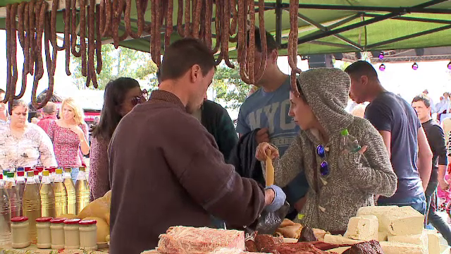Femeile isi cauta cele mai bune produse pentru muraturile de toamna. La cat a ajuns in piata un kilogram de gogonele
