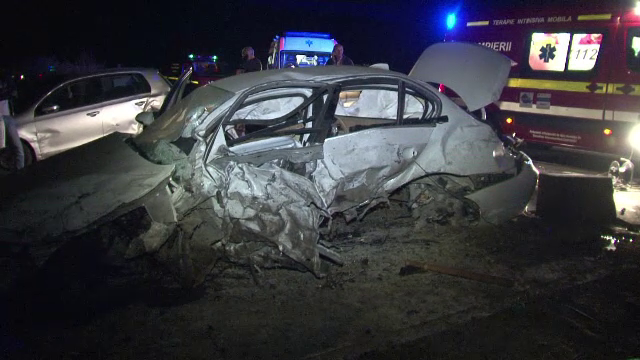 O depasire riscanta a provocat un accident grav in Botosani. Un sofer risca sa ramana infirm, iar altul sa isi piarda vederea
