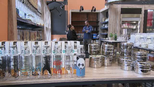 O retea de magazine din Austria a eliminat complet plasticul ca ambalaj. Cum a reusit