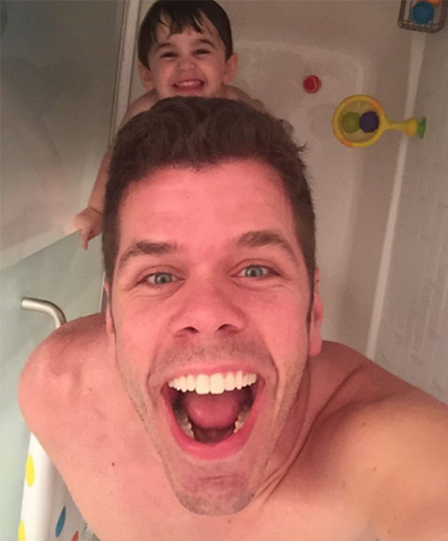 A fost acuzat ca isi abuzeaza copilul. Ce imagine a publicat pe retelele de socializare un blogger din SUA