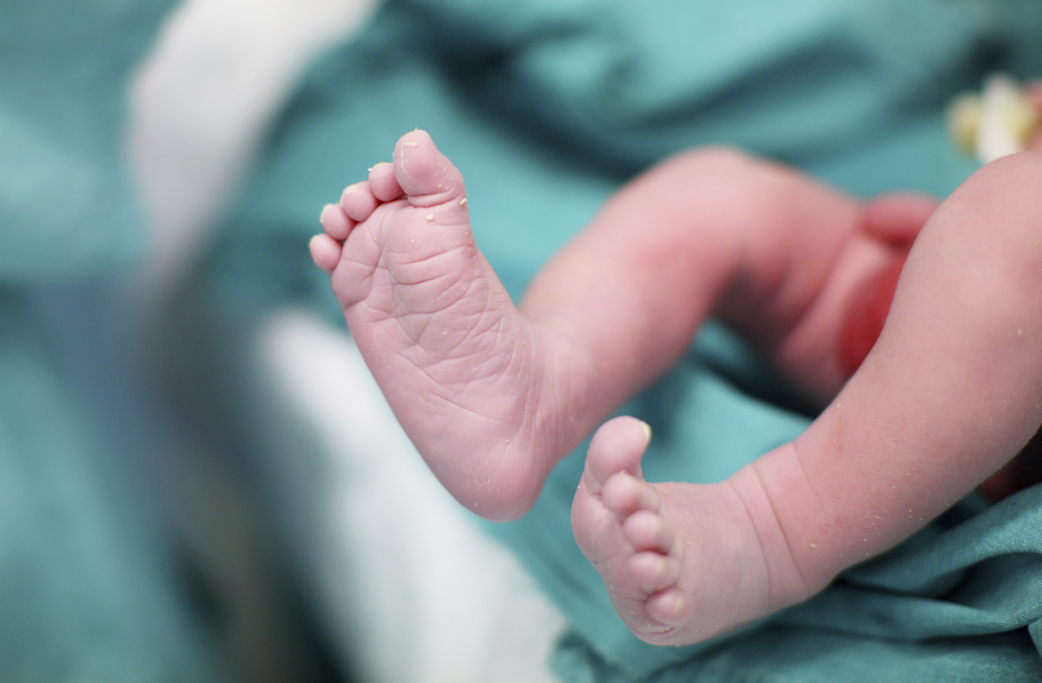 O indianca a nascut cel mai mare bebelus din tara sa, de aproape 6 kilograme. Ce greutate are mama. FOTO