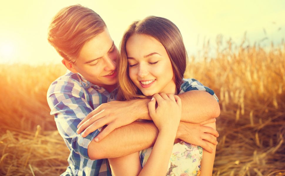 Cum iti dai seama ca e indragostit de tine. Semnele care ii tradeaza sentimentele