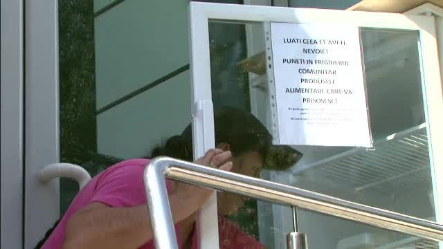 Frigiderul comunitar care ii salveaza de foame pe sarmanii Bucurestiului. O solutie pentru problema risipei de mancare
