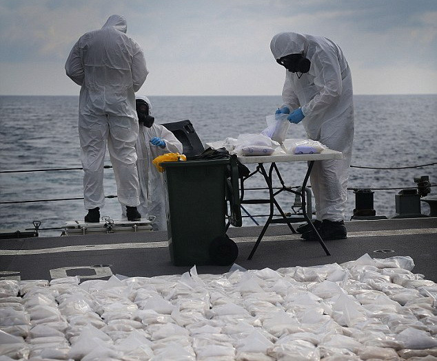 Captura de o jumatate de tona de heroina a Marinei australiene. Ce au facut expertii cu drogurile de 126 milioane de dolari