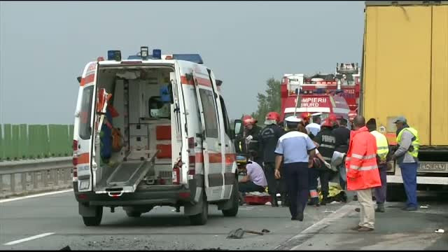 Accident grav pe Autostrada Soarelui, provocat de soferul unui TIR. Un barbat de 25 de ani a murit in urma impactului