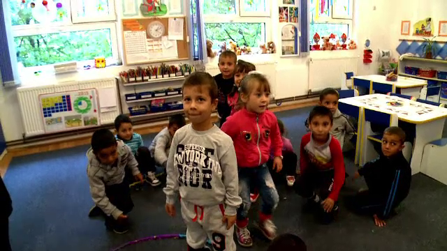 Copiii sarmani vor primi tichete de 50 de lei pentru a merge la gradinita. Ce le pot cumpara parintii cu aceasta suma