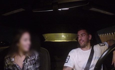 Experiment social. Un tanar dovedeste cat de usor se urca unele tinere in masina unui strain, "pentru ca pare dragut". VIDEO