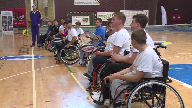 Se deplaseaza doar in scaun cu rotile, dar au invatat sa joace tenis. "Sportul a devenit viata mea, dupa accident"