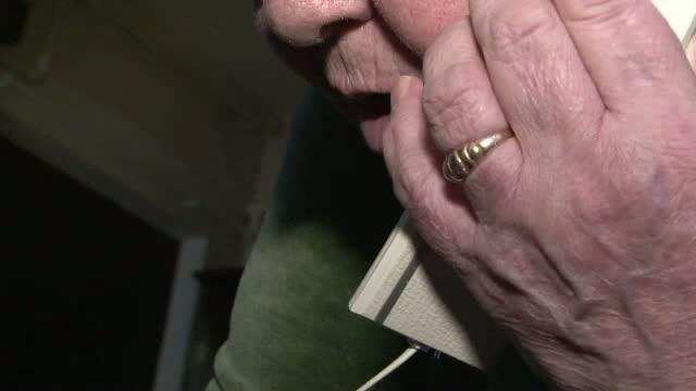 Batrana din Targoviste, inselata de 2 ori in aceeasi zi. Cat a costat-o pe femeie naivitatea ei