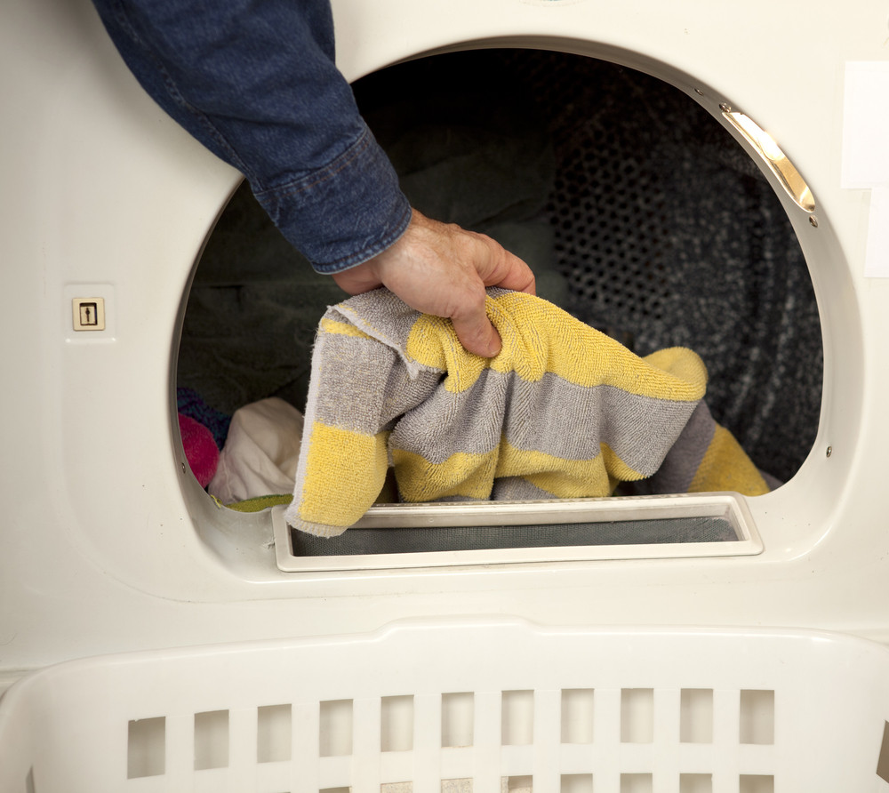 A vrut sa-si puna hainele la uscat si a auzit un zgomot ciudat. Socul trait de o femeie cand a vazut ce se ascundea acolo