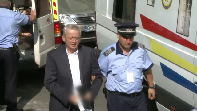 Oprescu ii cere lui Banicioiu sa verifice conditiile in care sta in arest. Primarul suspendat, suspect de cancer la plamani