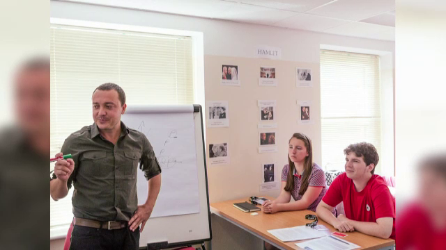 Cine sunt elevii romani pe care vor sa-i atraga cele mai scumpe scoli din Europa. Taxa pe an ajunge si la 100.000 de euro