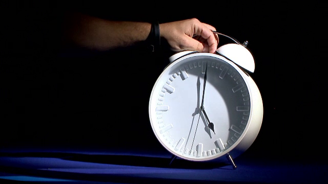 Un roman a convins 10.000 de persoane sa se trezeasca intre 5 si 7 dimineata, in fiecare zi. Ce au descoperit apoi impreuna