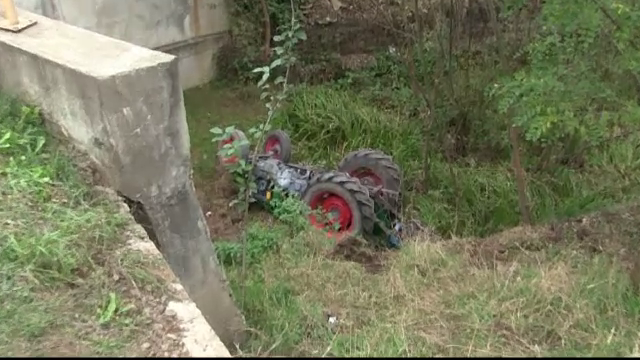 O femeie din Suceava a supravietuit miraculos dupa ce s-a rasturnat cu tractorul intr-o rapa. Medic: "S-a nascut a doua oara"