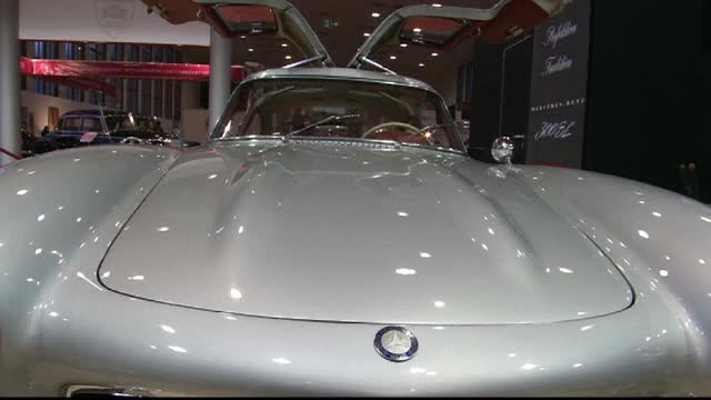 Una dintre cele mai mari expozitii de masini de epoca din lume are loc la Berlin. Vedeta, un Mercedes-Benz Coupe din 1955