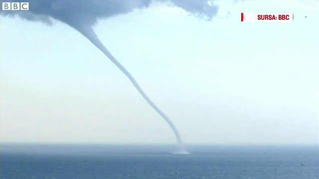 Trei tornade au fost surprinse in largul orasului chinez Dalian. Imaginile spectaculoase transmise in direct, la TV