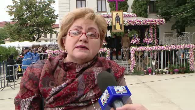 Zeci de credinciosi, veniti sa se inchine la Sf. Parascheva, au cerut ajutor medical. Coada s-a intins pe doi kilometri