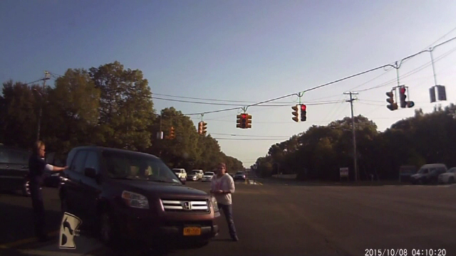 Aproape in coma alcoolica, o soferita din SUA a lovit un alt autoturism, de 2 ori. Accidentul, filmat de camera de bord