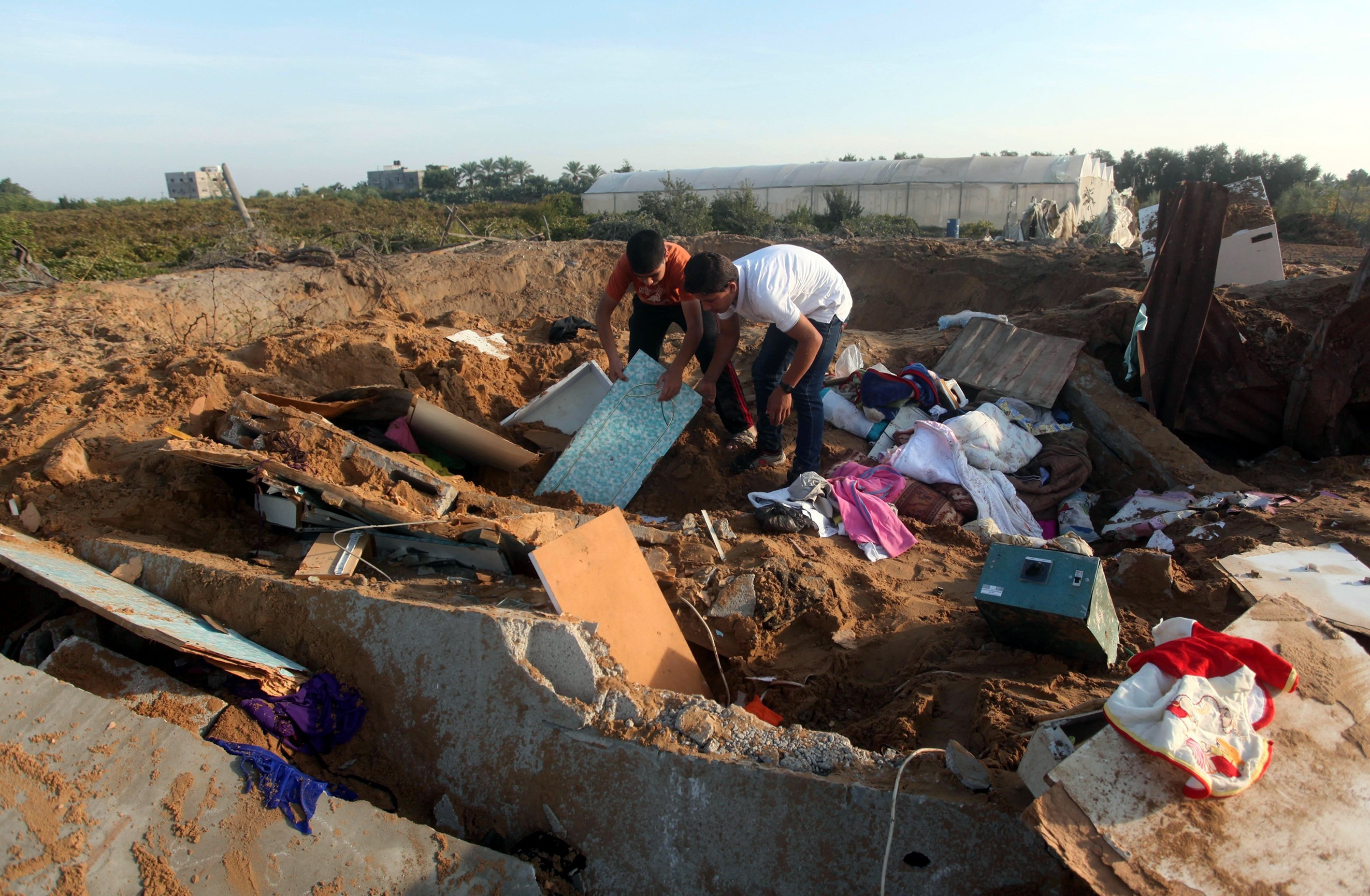Israelul loveste Hamas in Fasia Gaza si ucide o femeie palestiniana si un copil. Conflictul ar putea escalada la scara larga