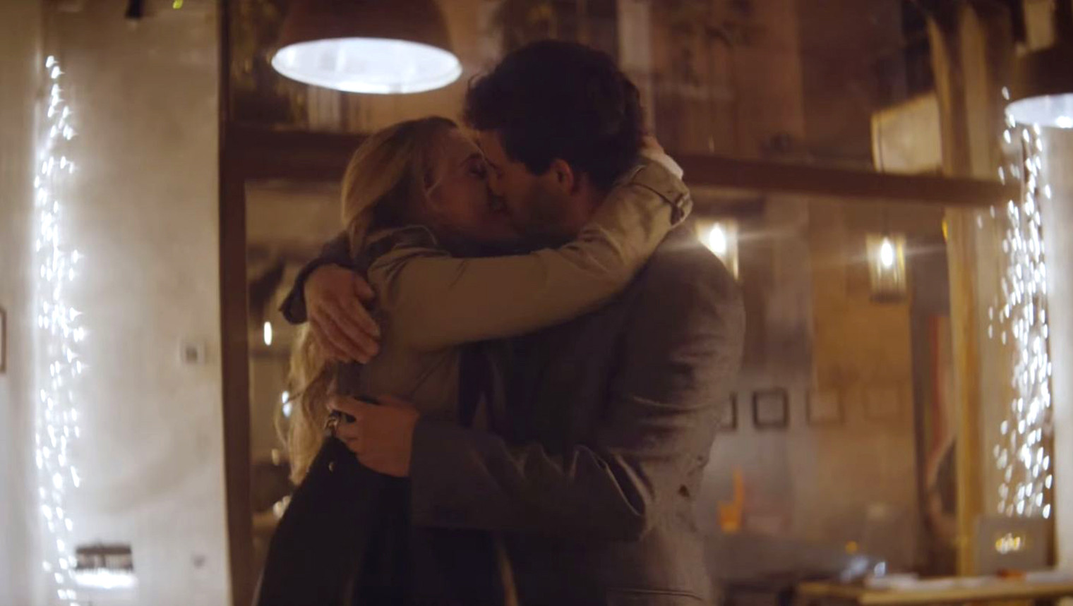 Reclama la gume de mestecat care ii face sa planga pe toti cei care o privesc. Ce se intampla cu actorii la final