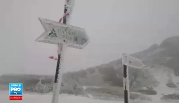 CLIPUL ZILEI: Inca este toamna, dar nordul Romaniei arata ca de Craciun