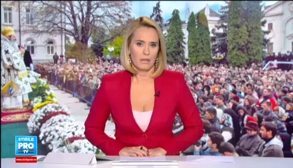 Peste 90.000 de pelerini, la moastele Sfintei Parascheva. O fata de 17 ani s-a rugat sa se poata reintoarce la scoala