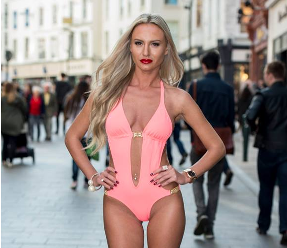 O moldoveanca participa la Miss Bikini Irlanda. Detaliul pe care nimeni nu l-a observat din prima cand tanara a pozat topless