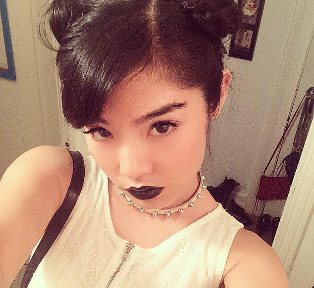 Timp de 10 ani a primit 1000 de mesaje in care era hartuita sexual pentru cum arata. Decizia radicala luata de aceasta femeie