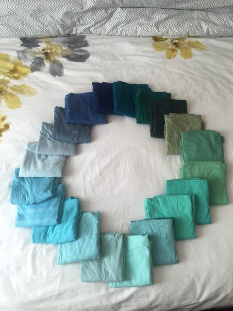 Iubita i-a spus ca toate camasile lui sunt de aceeasi culoare. Cum i-a dovedit un barbat ca se insala