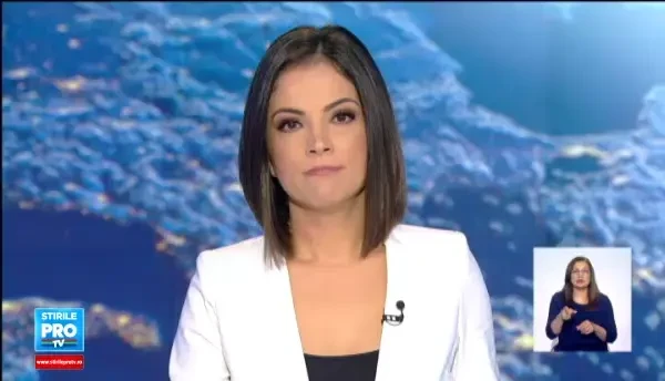 Un sofer a distrus terenul de fotbal al echipei Sport Club Bacau, dupa ce intrat gazon si a facut drifturi cu masina