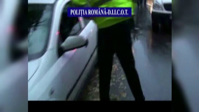 5 tineri din Vrancea risca ani buni de inchisoare pentru trafic de droguri. Ce au gasit politistii in masina unuia dintre ei