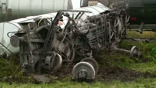 Un tren plin cu combustibil a deraiat in apropiere de Turda. Circulatia feroviara spre vestul tarii, deraiata