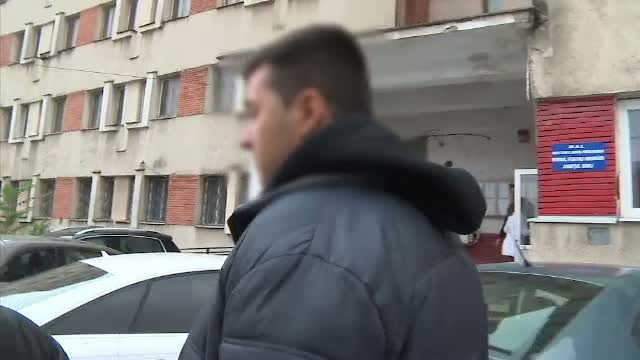 Si-a atacat iubita cu un cutit in fata colegilor de clasa. Gestul unui elev din Targu Jiu pentru ca a fost refuzat de fata