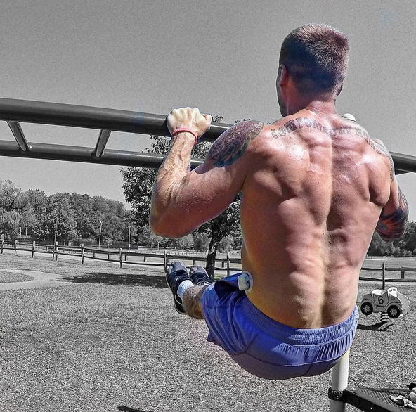 La 13 ani a devenit dependent de droguri, iar la 20 a fost la un pas de moarte! Cum arata dupa ce s-a reabilitat