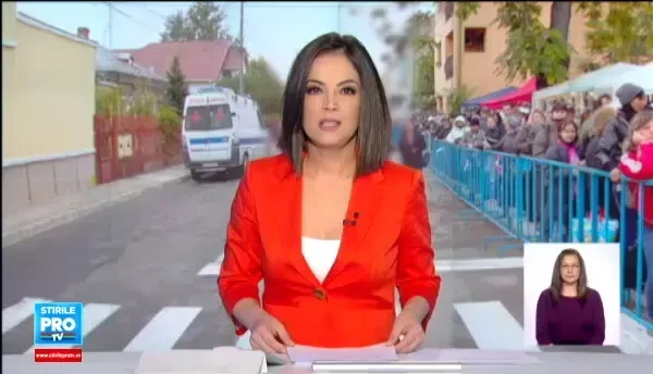 Zi de mare sarbatoare: bulevardul din Iasi, neincapator pentru miile de credinciosi. Oamenii au stat la o coada de 2.5 km