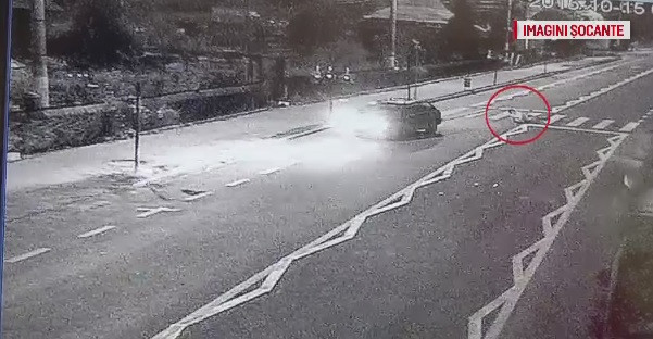 Femeie spulberata pe o trecere de pietoni. Speriat, soferul a luat-o in brate si a fugit cu ea in curtea unei bisericii