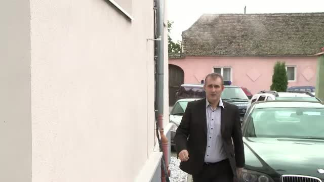 Ce s-a intamplat cu primarul din Selimbar, anchetat de DNA. Consilier local: "El si cu secretara erau Dumnezei pe aici"