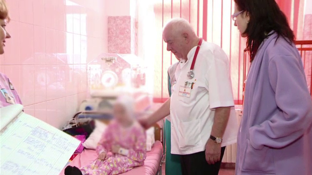 Tanara din Suceava, care cantarea 16 kg la 19 ani, si-a dublat greutatea. Cei care o ingrijeau sunt acuzati de neglijenta