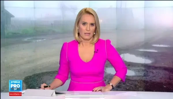 Protest pe drumul judetean aflat de 4 ani in reparatii. Localnicii au plantat flori, copaci si au pescuit in cratarele uriase