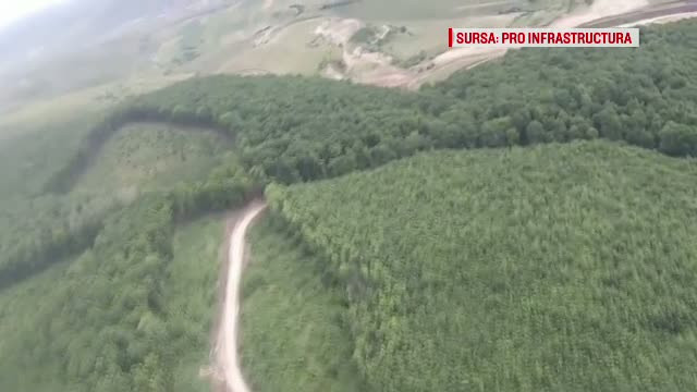Autostrada "impadurita" si tronsoanele despartite de un rau. Dezastrul de pe autostrazile tarii, dezvaluit de o drona