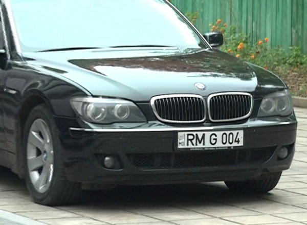 Deviza dupa care s-a ghidat Mitropolitul Moldovei cand si-a cumparat un nou bolid: "Dumnezeu sa incuviinteze"