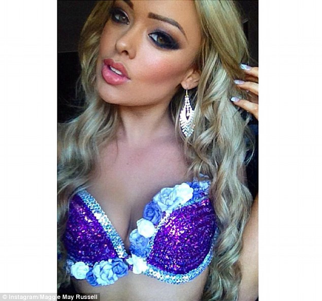 Chip de papusa si trup de...Hercule :O Tanara de 20 de ani care a starnit rumoare pe internet. Ti se pare sexy?